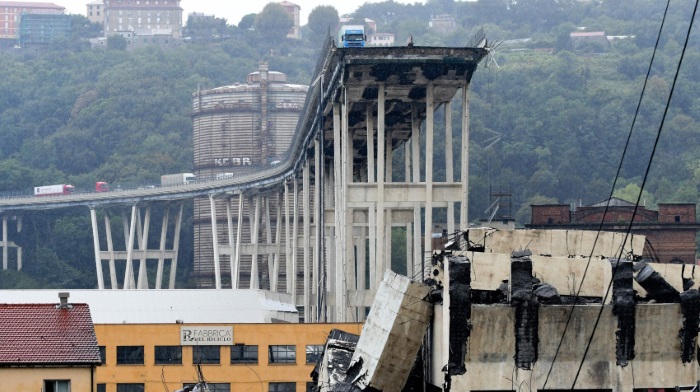The collapse of the bridge in Genoa. First results a day later