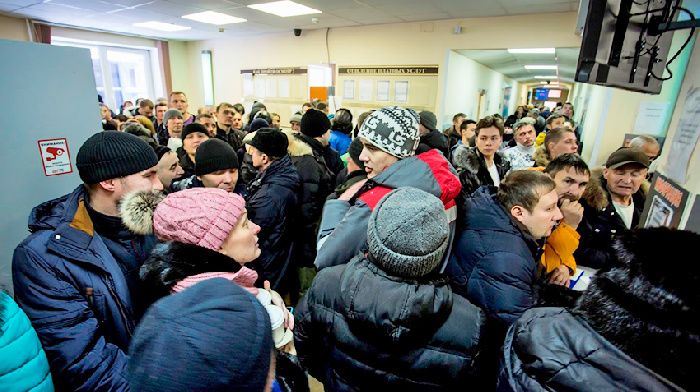 In the driving examination all over Russia lined up a huge queue