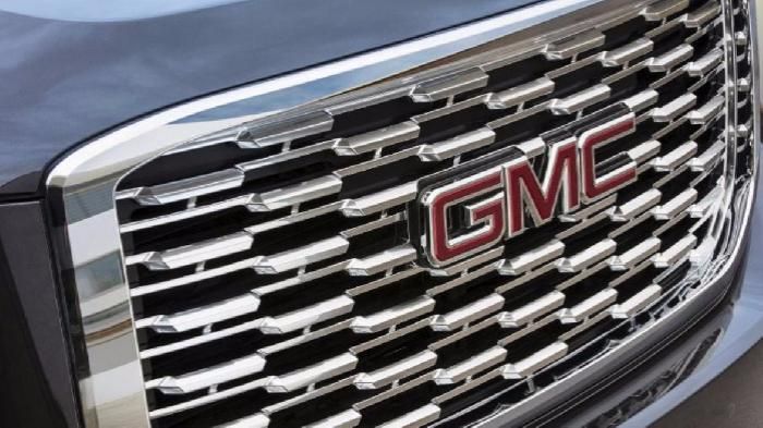 GMC Yukon Denali 2018 – more steps