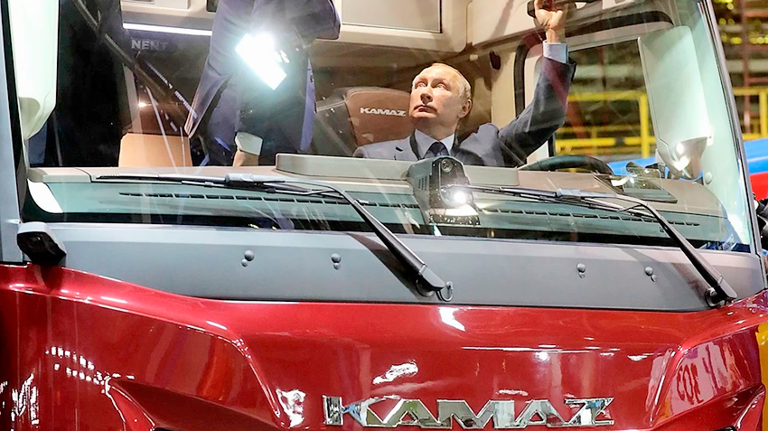 Vladimir Putin was shown the future of KAMAZ CONTINENT