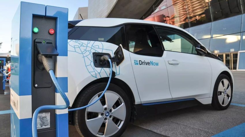 The growing popularity of electric cars faces job cuts