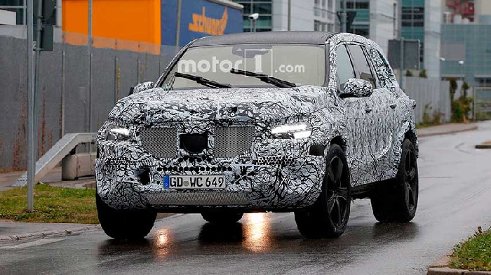 Future Mercedes-Benz GLS observed during the tests