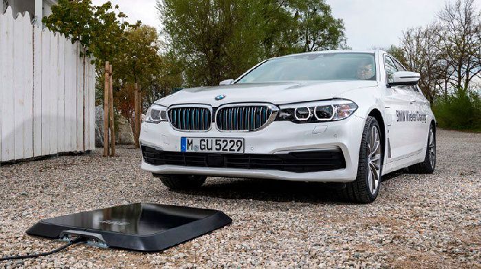 For the hybrid BMW 530e iPerformance will be available wireless charging