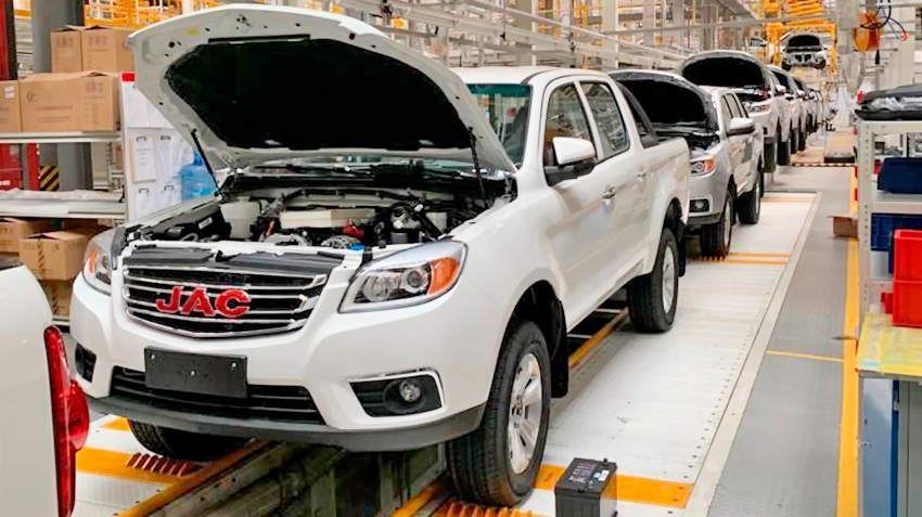 Chinese truck JAC T6 for Russia began to gather in Kazakhstan