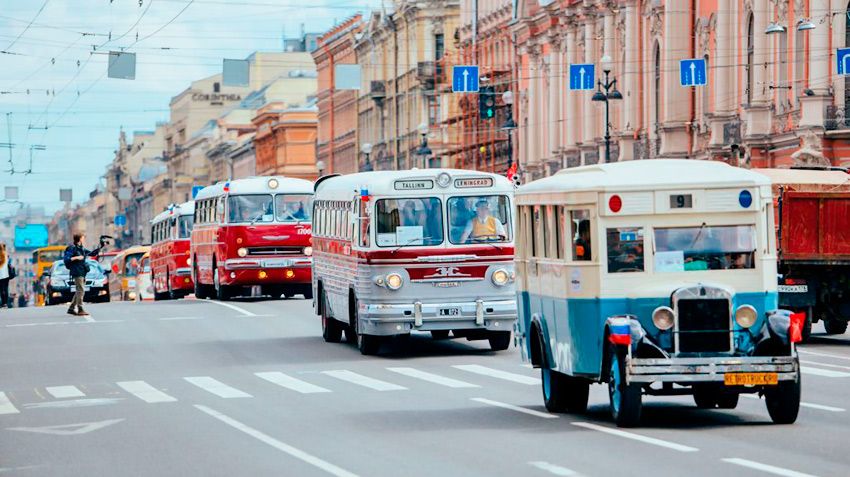 Saint Petersburg reviewed the day of the city with public transport the 20th and 21st centuries