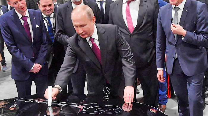 Putin has opened a plant to produce passenger cars Mercedes-Benz, arriving at AURUSе