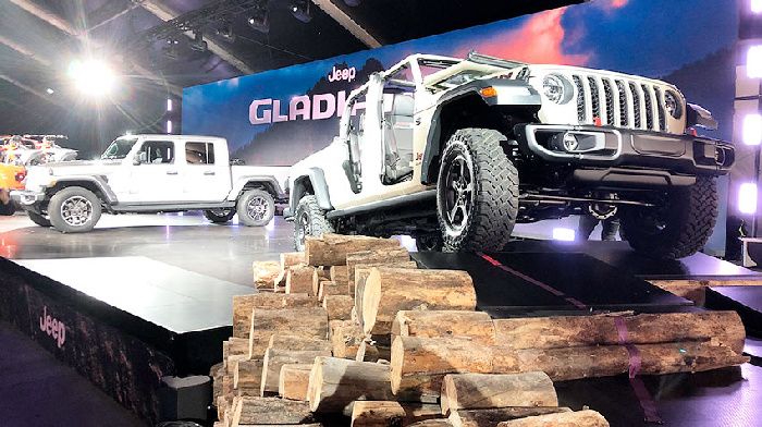 Pickup Jeep® Gladiator 2020 officially was the world in Los Angeles