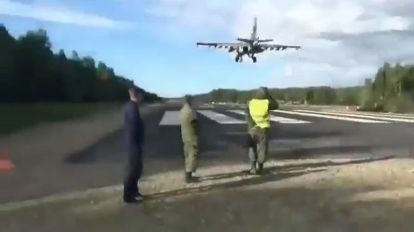 In Khabarovsk Krai fighter jets sat on the car track