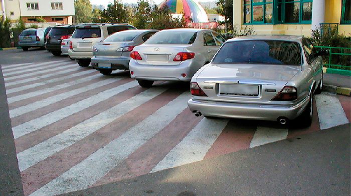 Parking on the grounds for pojtehnika and lawns in the centre of Moscow on December 5, take a penalty in 3000 roubles