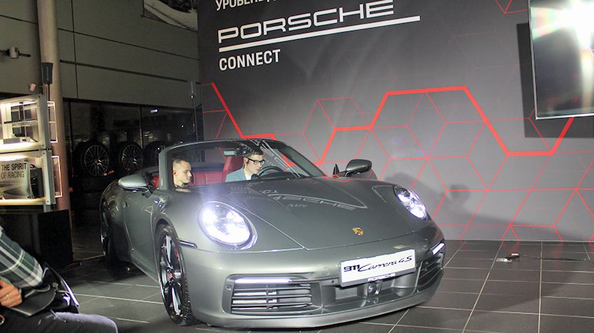 PORSCHE CONNECT discussed the trends in the global automotive industry
