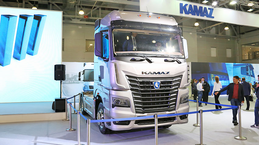 KAMAZ-54901 closer to the conveyor