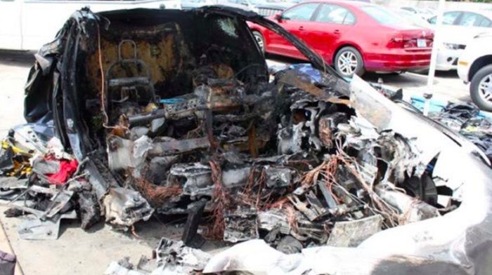 Three Tesla Model S on fire after an accident