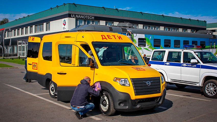 In Ulyanovsk seen a brand new minibus "UAZ"