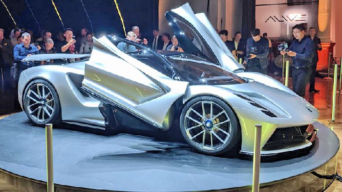 Lotus introduced the 2000-strong elektrogitarre Type 130 Evija