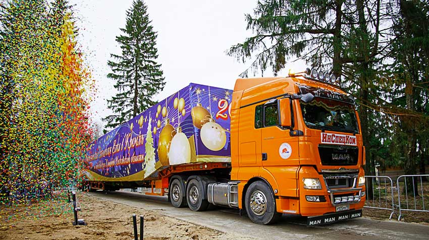 Christmas train, the TGX has taken the main tree in the Kremlin