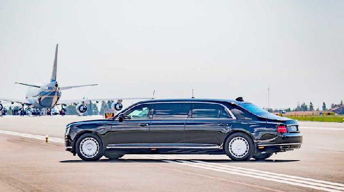 Putin a ride in his limo Limousine AURUS SENAT L700 Serbian counterpart