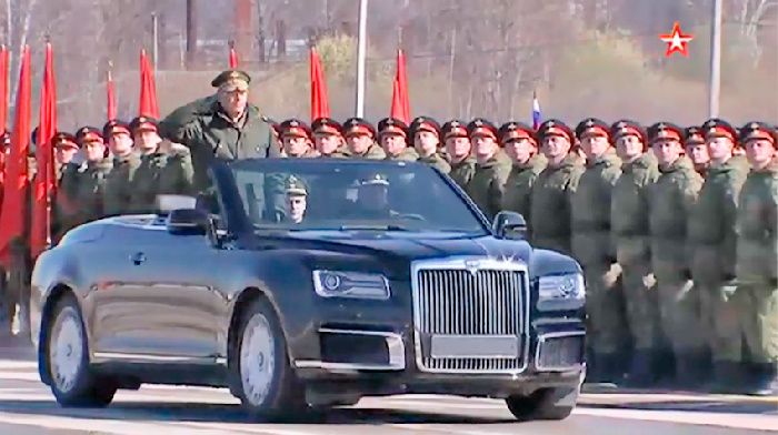 AURUS convertible was shown at the rehearsal of the parade without camouflage