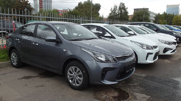 In July 2019 the sales of cars and LCVs decreased by 2.4%