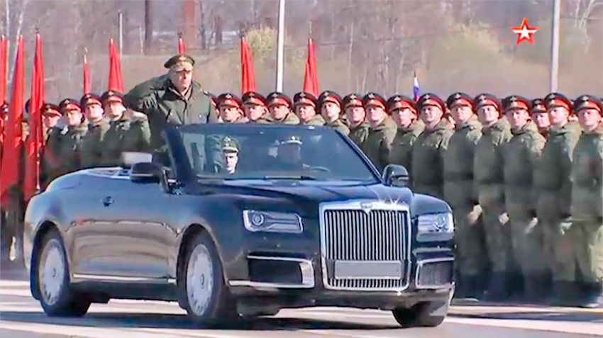 AURUS convertible was shown at the rehearsal of the parade without camouflage