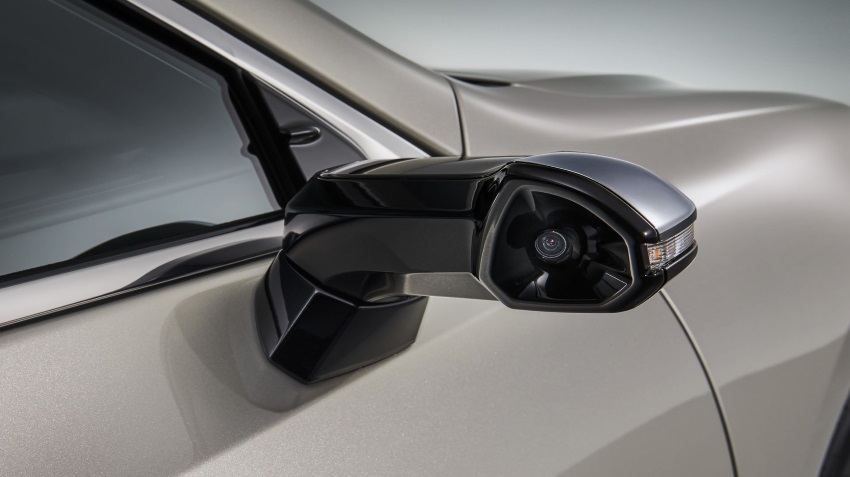 Lexus ES first in the world to get the rear camera instead of mirrors