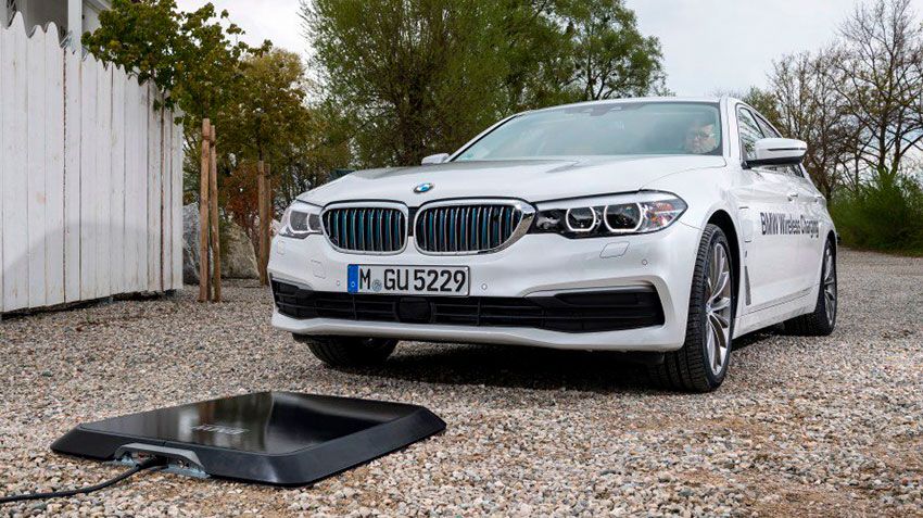 For the hybrid BMW 530e iPerformance will be available wireless charging