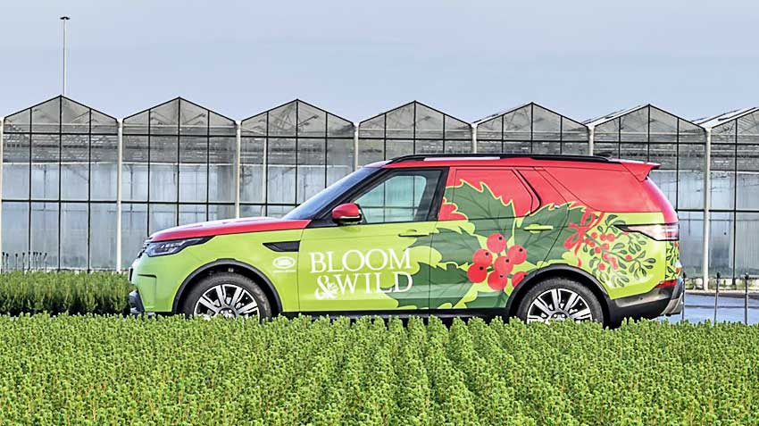 Land Rover has given the compatriots on Christmas "flowers" van