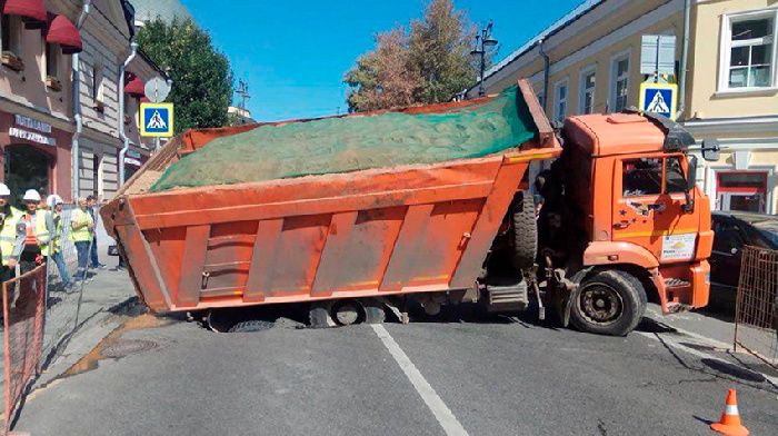 The truck fell on Ordynka