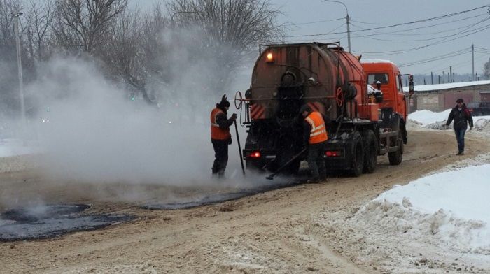 In Russia allowed to change the asphalt in snow and rain