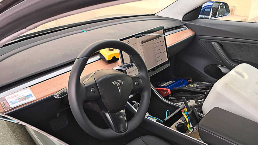Tesla Model 3 – a little bit of interior
