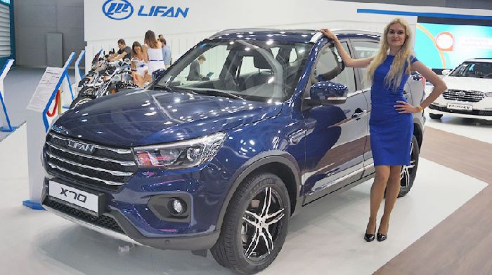 The Chinese passenger car market fell for the first time since 1990