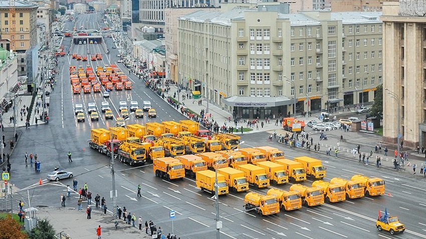 The center of Moscow will be partially closed to traffic due to a series of parades