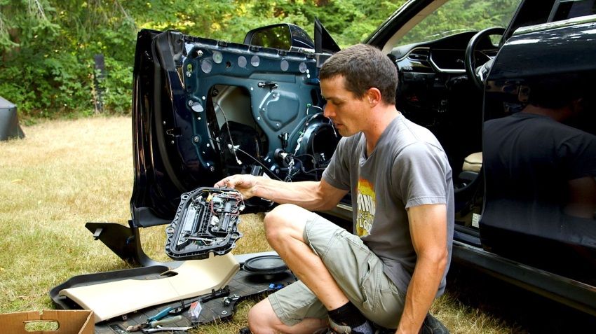 To fix the "Tesla" is not more difficult than assembling Lego