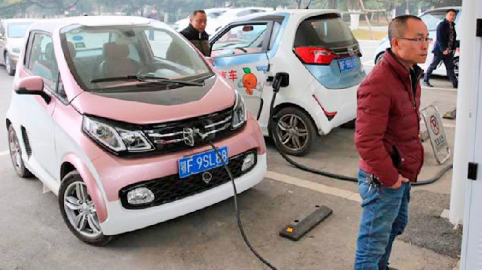 The market for electric cars and hybrids in China close to collapse