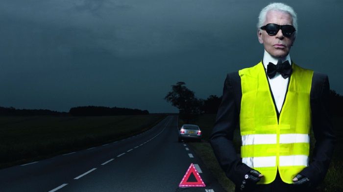 The drivers are obliged to wear reflective vests