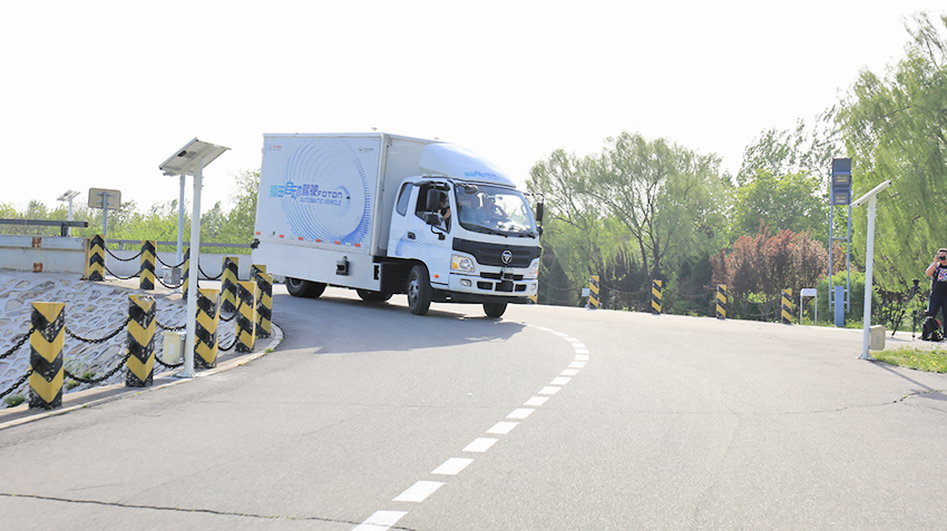 Unmanned Foton Driverless Super Truck carried a commercial load without a driver