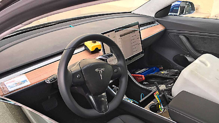 Tesla Model 3 – a little bit of interior