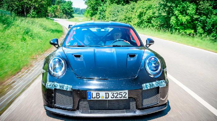 Porsche 911 GT2 RS – 3.8 l and the water injection