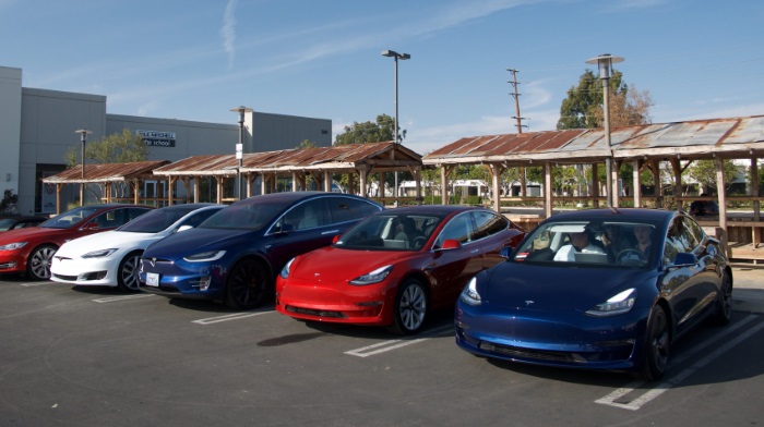 All Tesla has to produce 7 000 Model 3 in a week