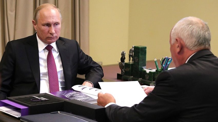 Putin asked to develop the serial production of cars of "Cortege"
