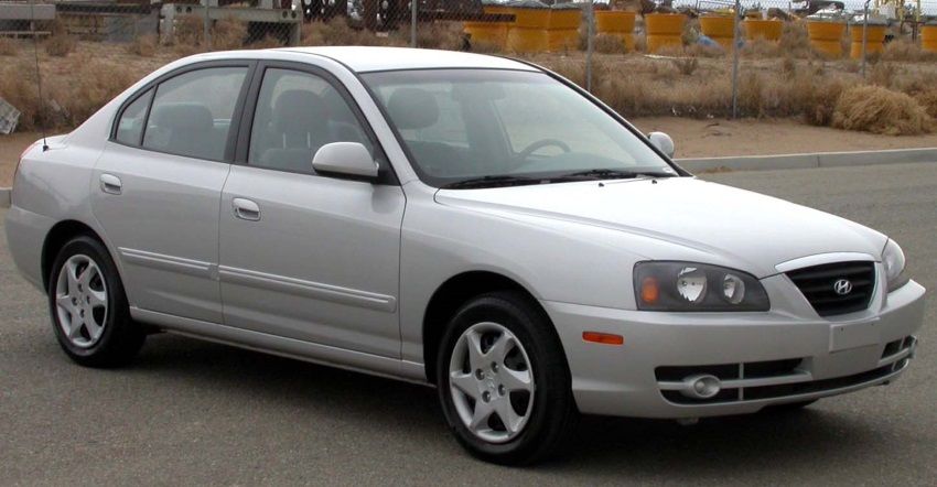 2004_Hyundai_Elantra_sedan_--_NHTSA.jpg