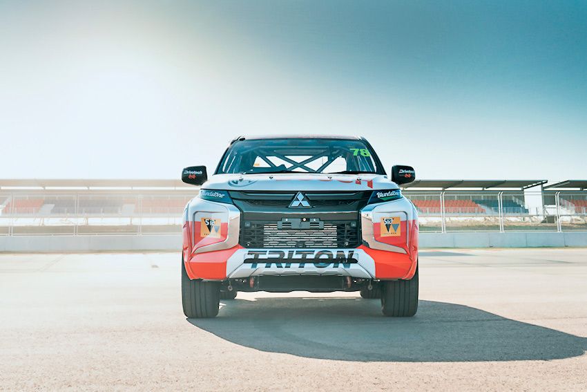 _Mitsubishi_L200_Series_6_goes_racing.jpg