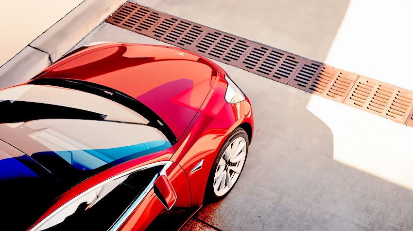 tesla_model_3_zastavka.jpg