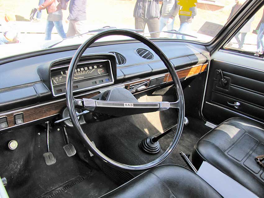 VAZ_panel.jpg