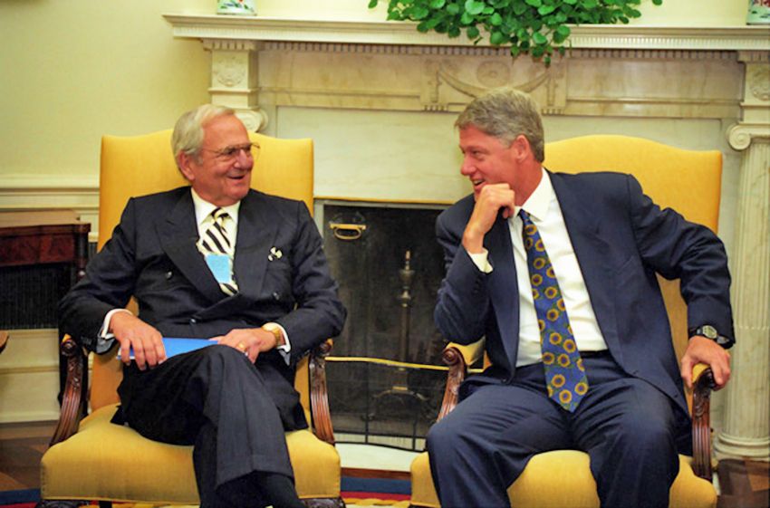 President_Bill_Clinton_meets_with_Lee_Iacocca_in_1993.jpg