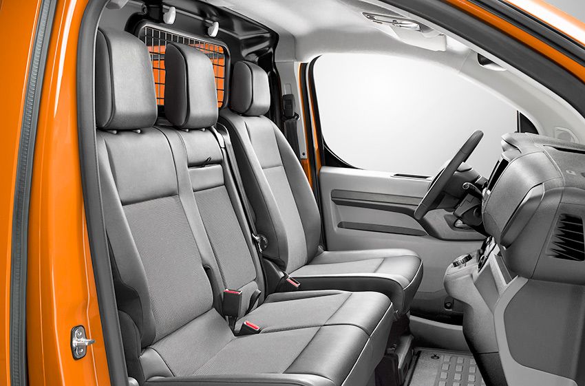 opel_vivaro_van_cab.jpg