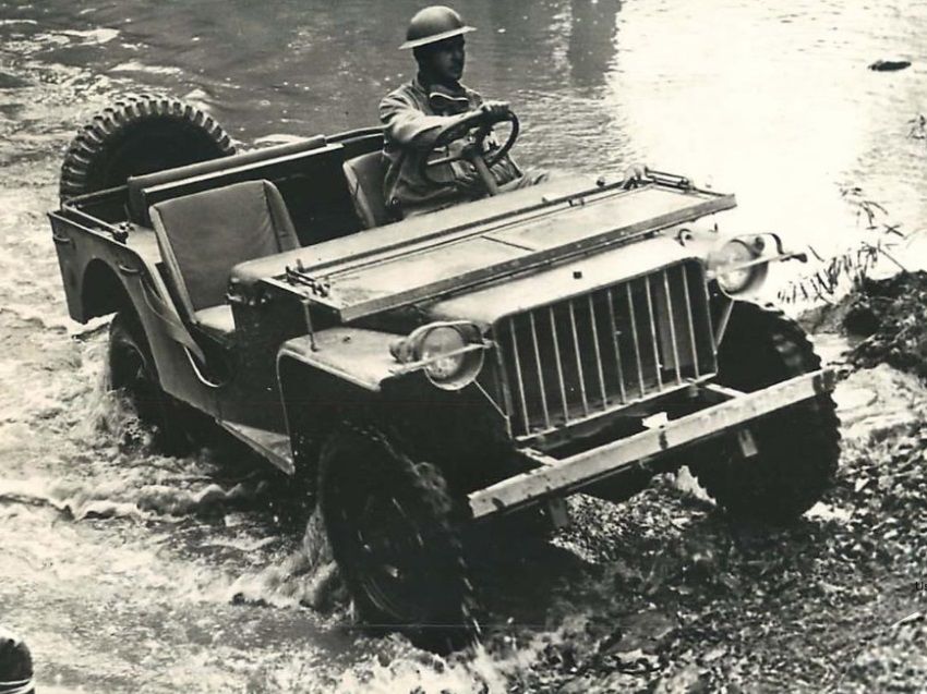 1941-05-07-bantam-brc40-in-water1.jpg