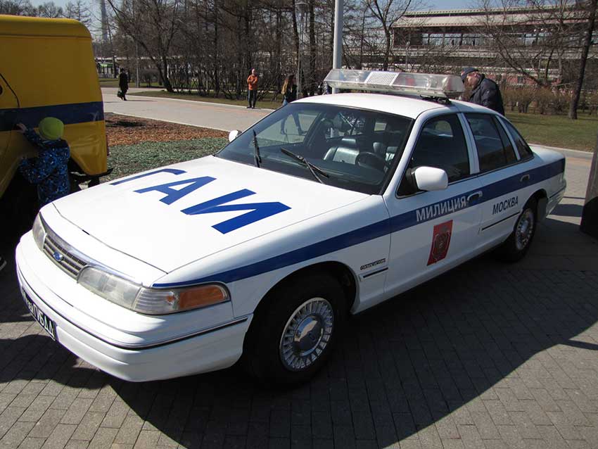 Ford-Crown-Victoria.jpg