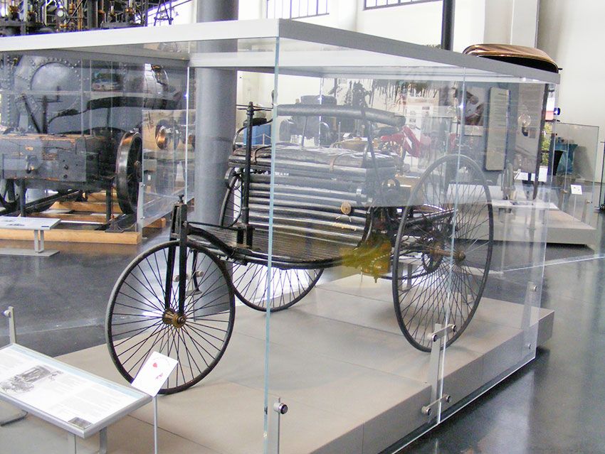 Benz_Patent-Motorwagen_Nummer_1_(D.M.jpg