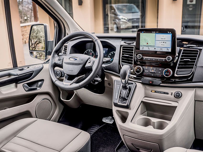 2018_Ford_TourneoCustom_034.jpg