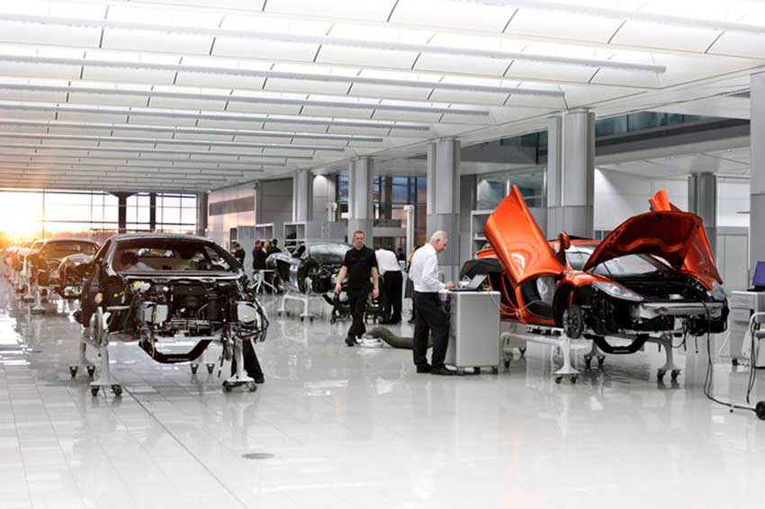 McLaren-MP4-12C-Motorenwerk.jpg